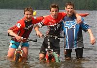 Arrive dans l'eau du lac